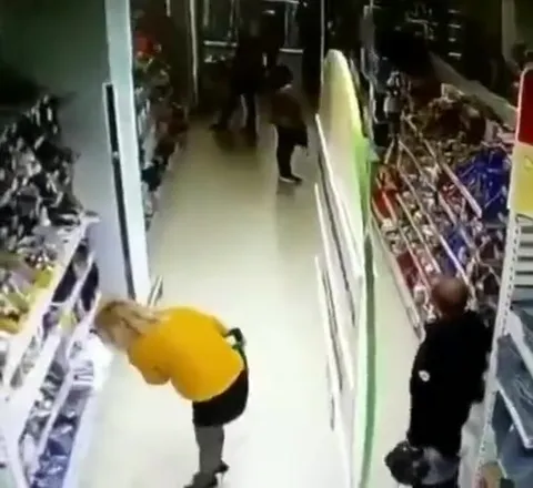 Директор по свежести в магазине