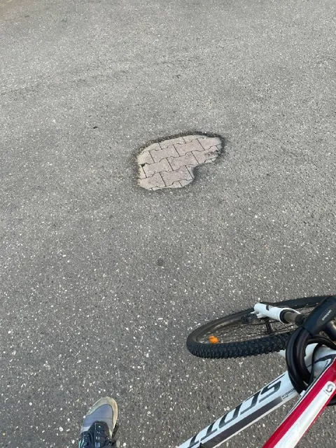 Удивительное рядом на асфальте