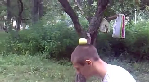 Яблоко на голове