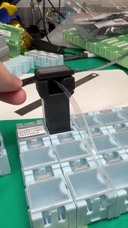 Ремешок исчезает в механизме