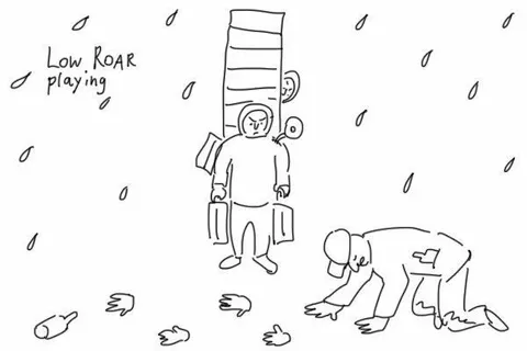Low Roar Playing