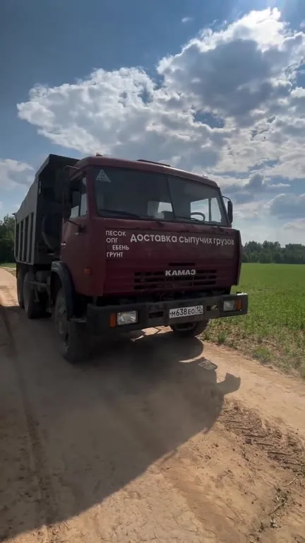 КамАЗ уезжает в поле