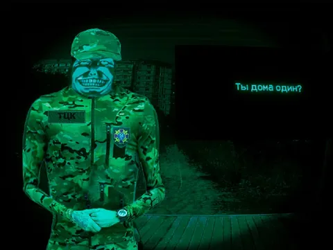Ты дома один?