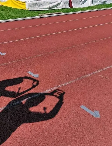 Тень фотографирует тень