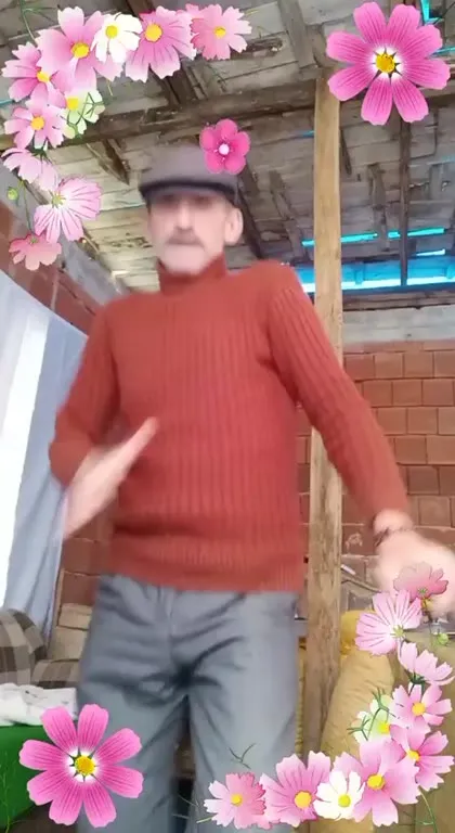 Дедушка танцует макарену