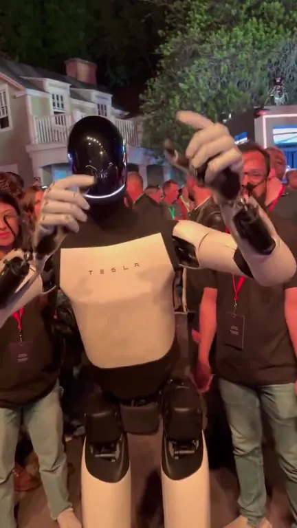Tesla Robot Dancing in the Crowd