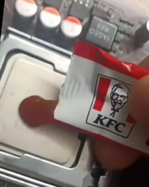 Кетчуп из упаковки KFC