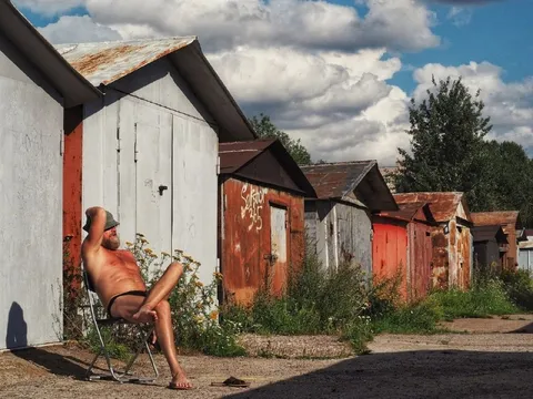 Субботний отдых у гаражей