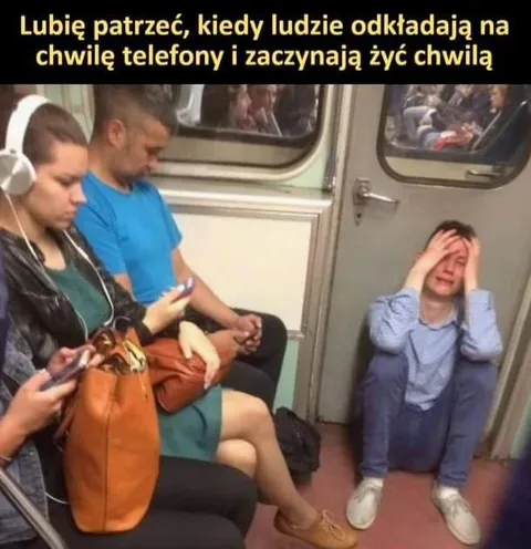 Ludzie odkładają telefony