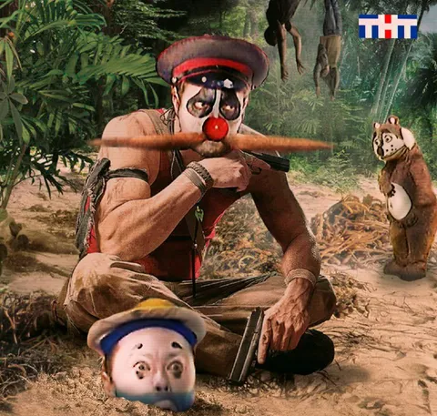 Солдат-клоун в джунглях