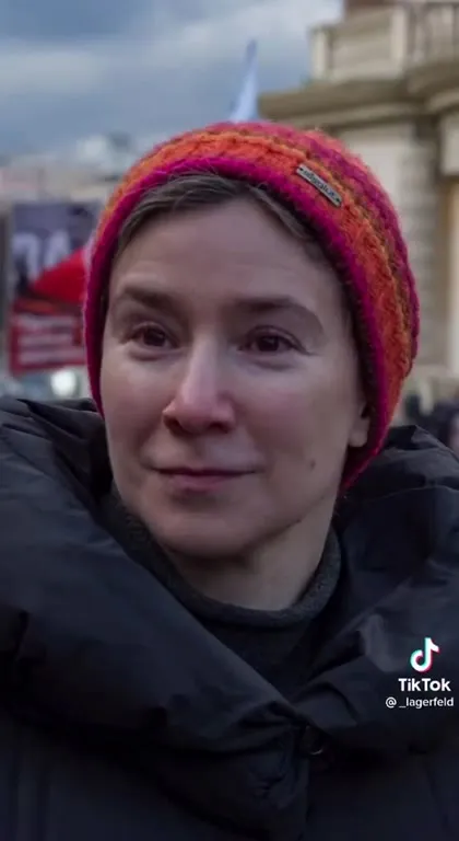 Шапки Екатерины Шульман на прогулках