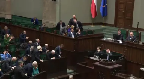 Аплодисменты в польском парламенте