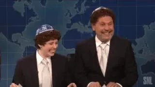 Двое мужчин не выдержали смеха