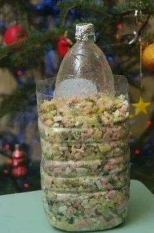 Бутылка с салатом