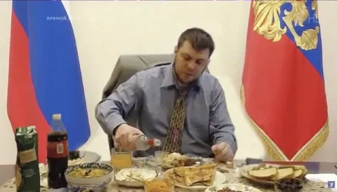 Праздничный обед на работе