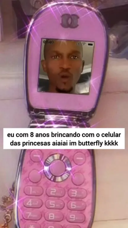 Eu com 8 anos no celular das princesas