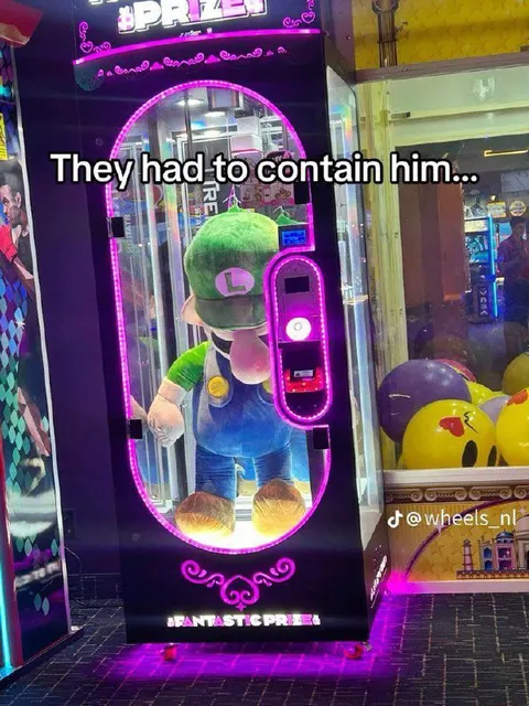 Luigi Trapped in Prize Machine