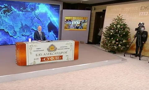 Путин за коробкой суфле