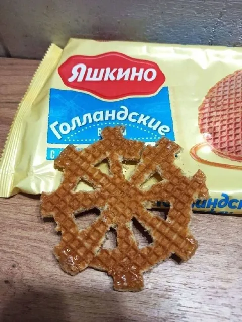 Вафля в форме снежинки