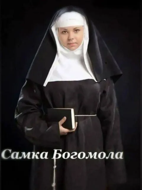 Самка богомола в монашеском облачении
