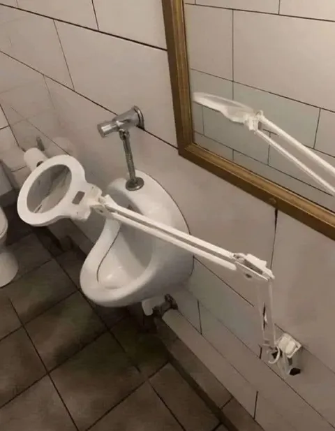Туалет с отражением