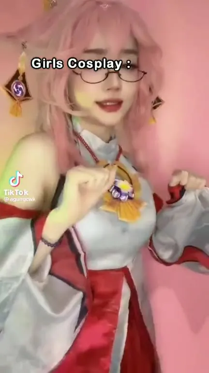 Girls Cosplay vs Boys Cosplay