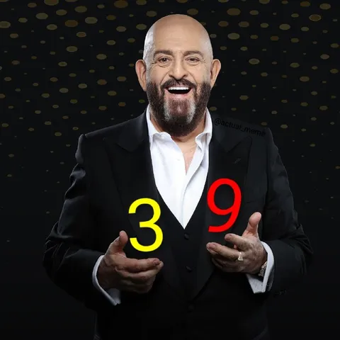 Мужчина с цифрами 3 и 9