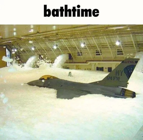 Fighter Jet Bathtime