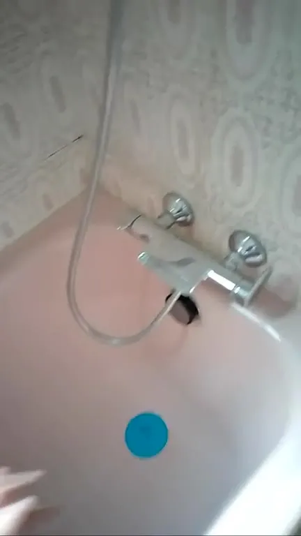 Горячая вода из раковины