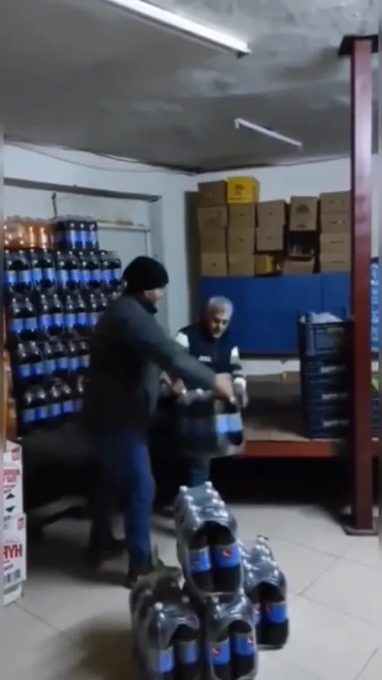 Сизиф с ящиками газировки