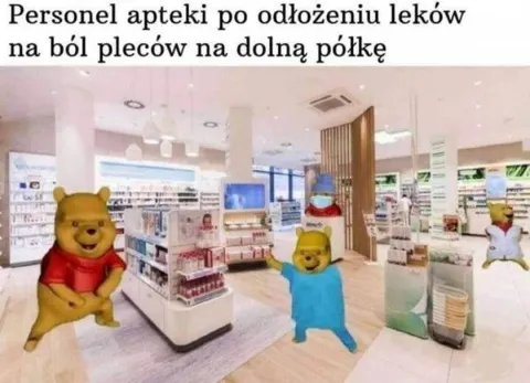 Personel apteki odkłada leki