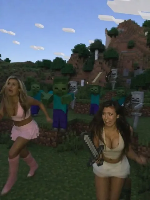 Девушки убегают от зомби в Minecraft
