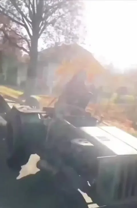 Самодельный трактор улетает с дороги