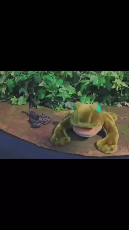 Лягушка с ружьём и мышь