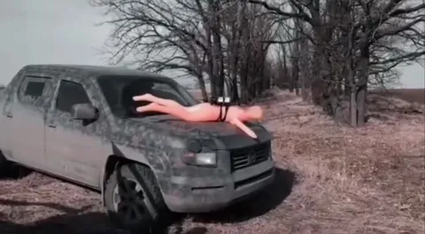 Человек улетает с капота