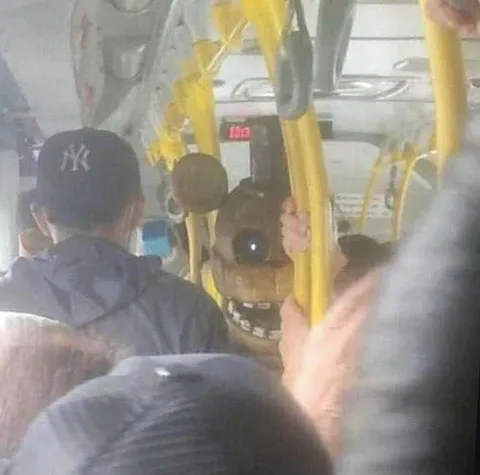 Странный пассажир в автобусе