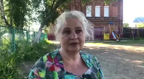 Женщина объясняет свою позицию