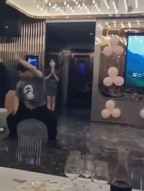 跟着感觉走的魔性舞蹈