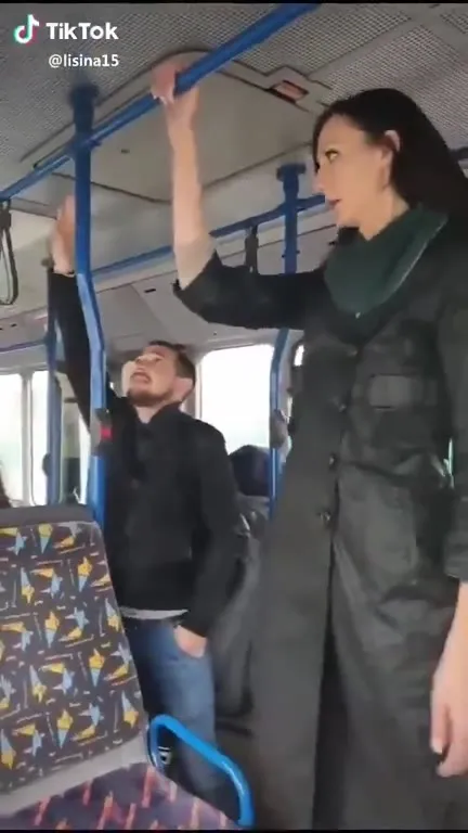 Романтика в автобусе