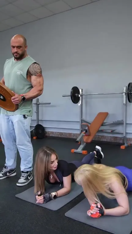 Сбежал из спортзала под музыку