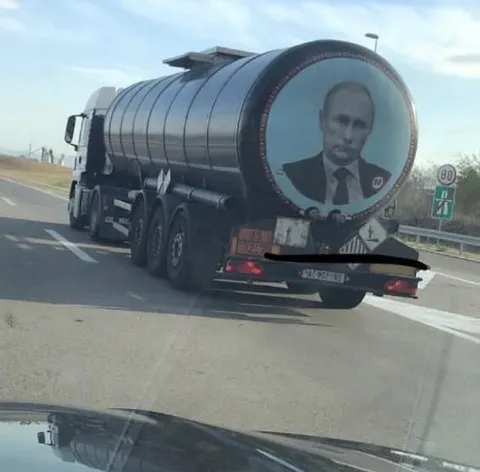 Путин на бензовозе