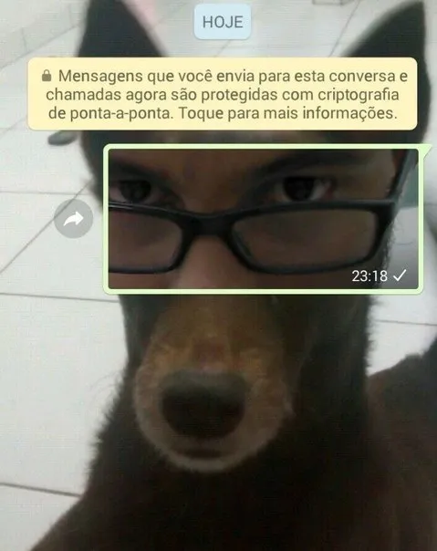 Olhar suspeito na conversa