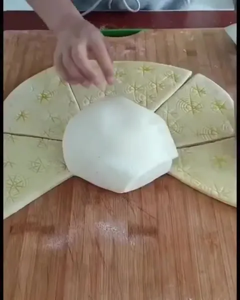 Миска сбежала в закулисье