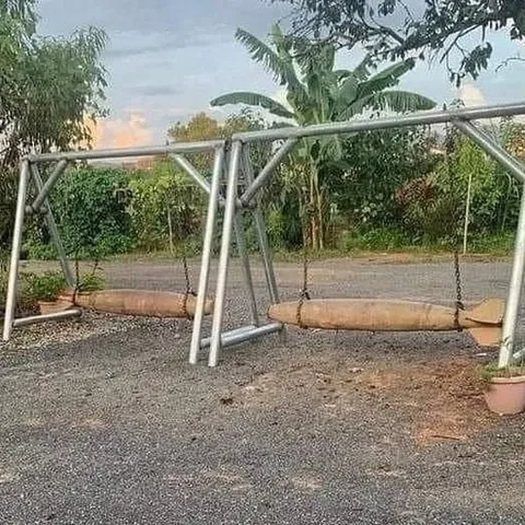 Качели из бревен