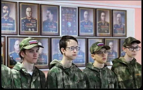 Четыре одинаковых призывника