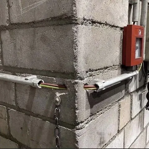 Проводка через угол