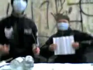 Уличный оркестр в масках