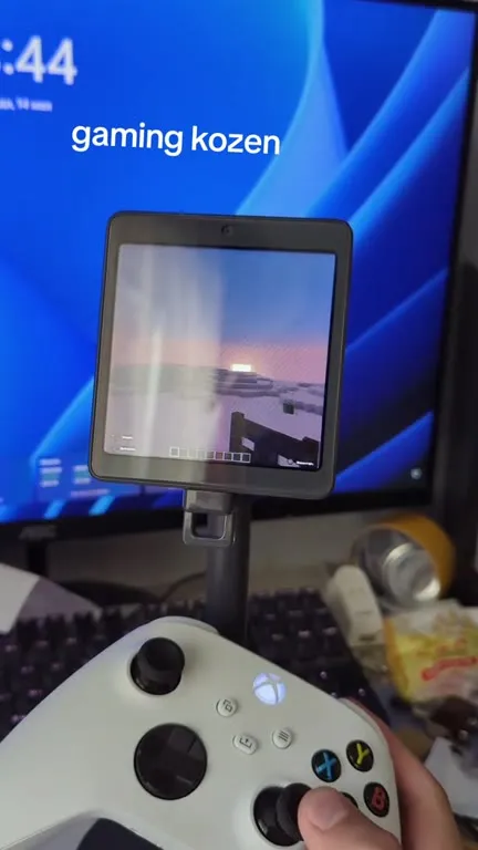 Gaming Minecraft on a Tiny Screen
