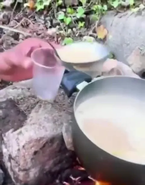 Блин улетает из сковороды