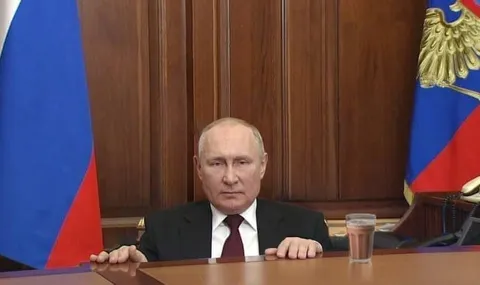 Путин за столом
